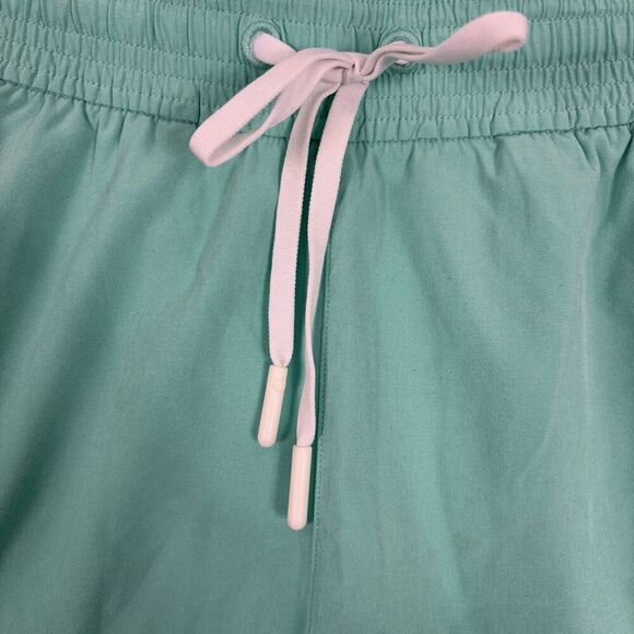 Lululemon Light Green Cuffed Athletic Shorts with Side Pockets - Picture 3 of 9